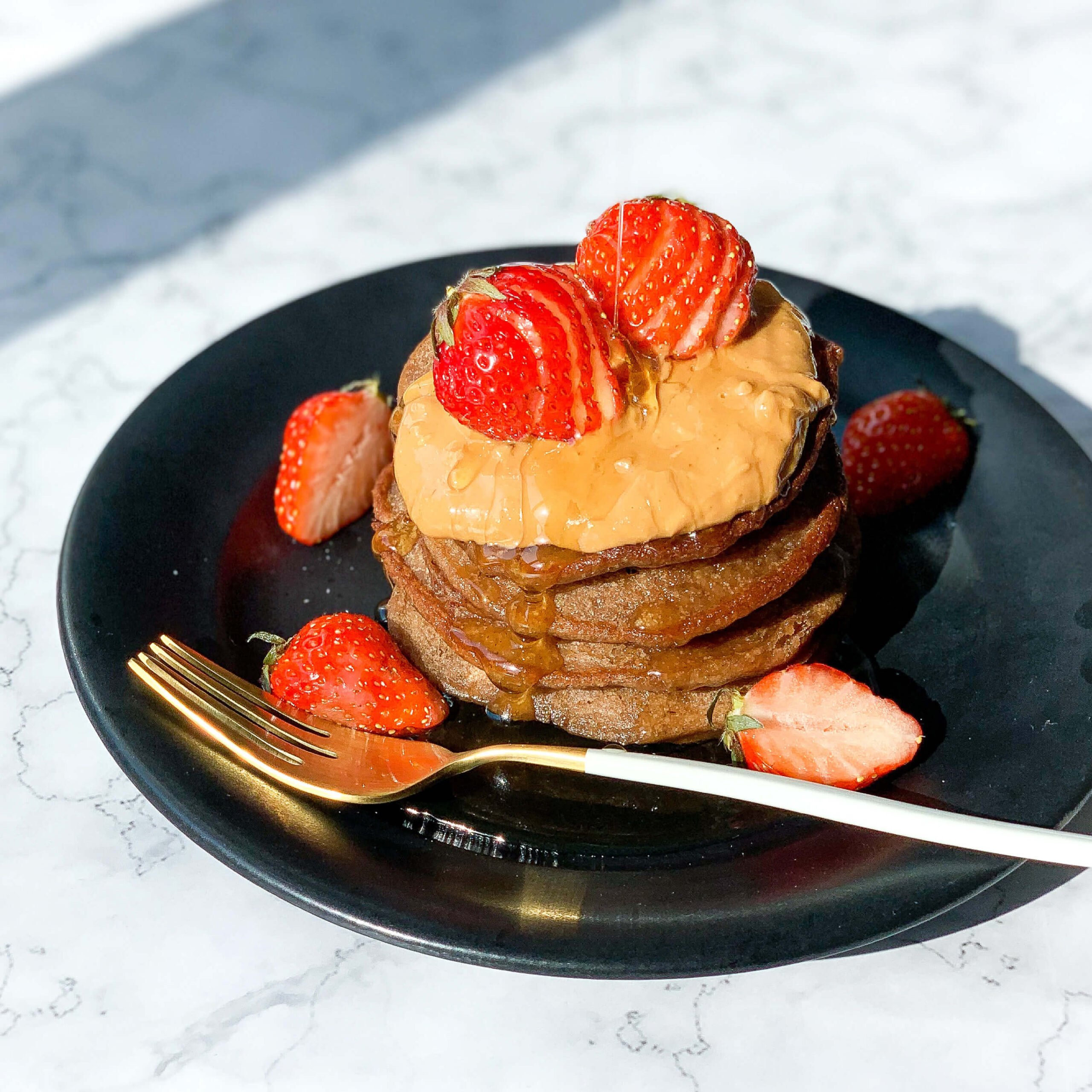 oatmeal-chocolate-protein-pancakes