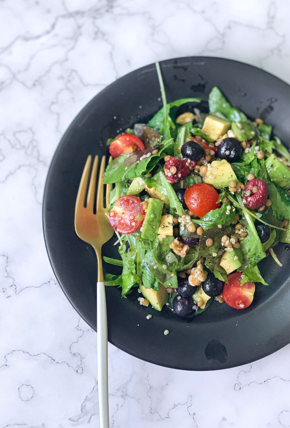 avocado-tomato-berries-salad