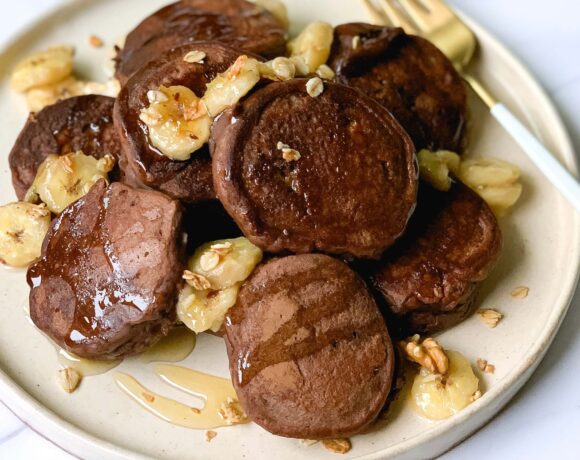 chocolate-protein-banana-pancakes